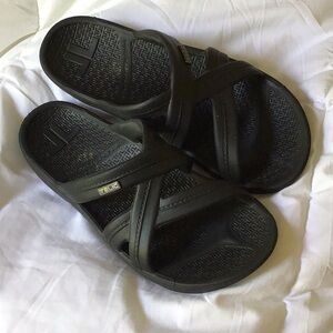 Telic sandals